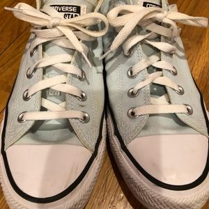Converse ‘Chuck Taylor’ AllStar Low-Tops.